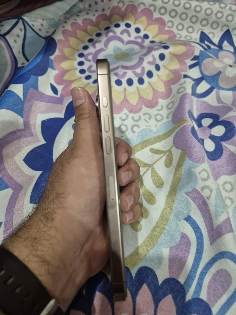 Apple iPhone 16 Pro Max 3