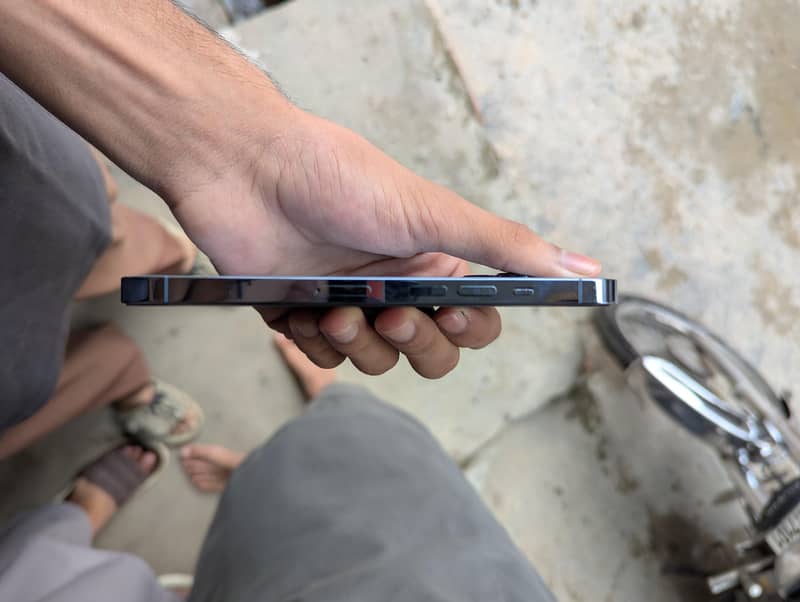 Apple iPhone 13 Pro 1