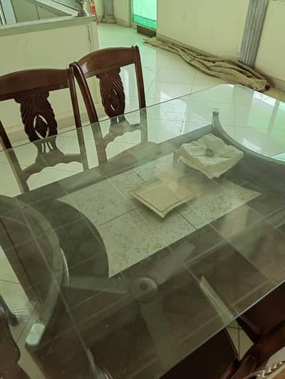 dinning table available for sale in a very good condition