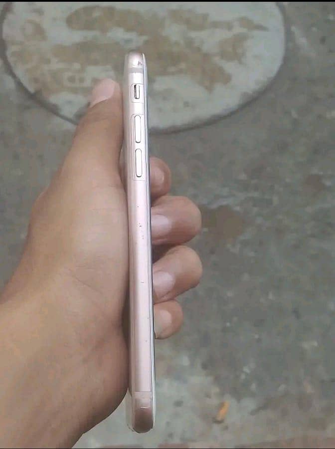 Apple iPhone 8 3