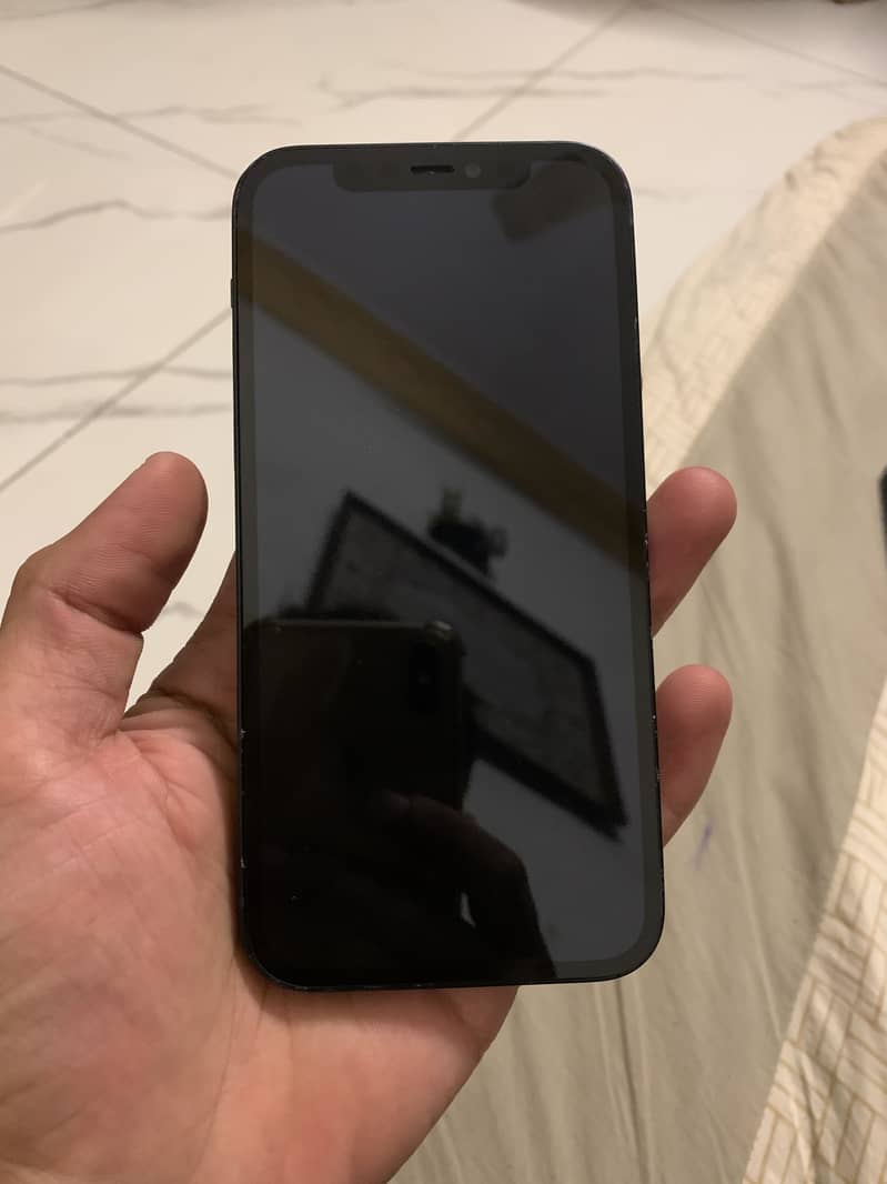 Apple iPhone 12 4