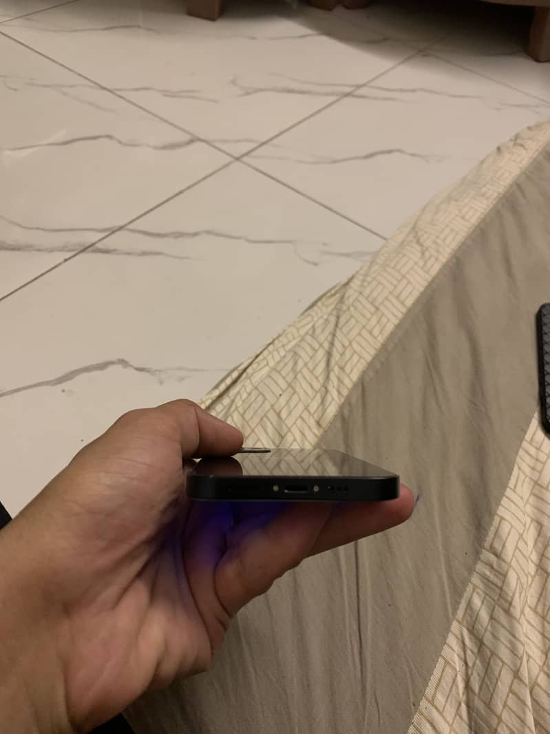 Apple iPhone 12 6