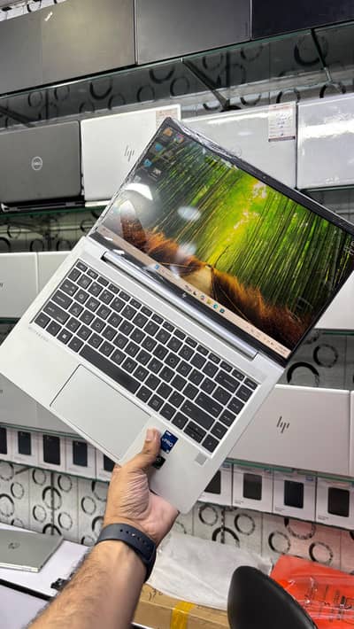 Hp Elitebook 640 G9 core i5-12 Gen 16 gb ram ddr4.256 gb nvme. .