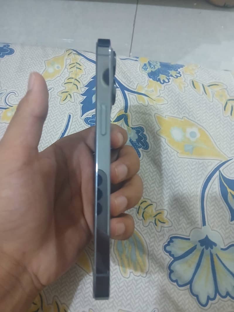 Apple iPhone 13 Pro 2