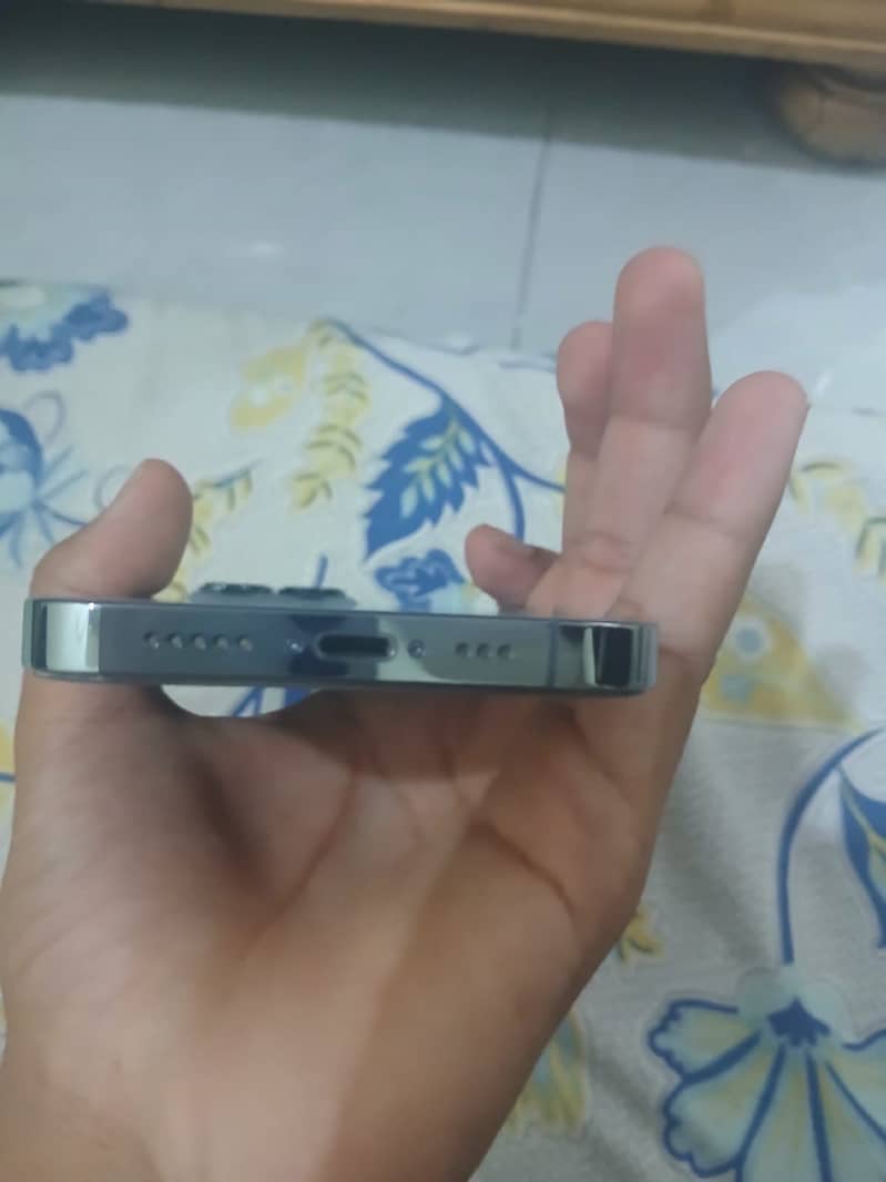 Apple iPhone 13 Pro 3