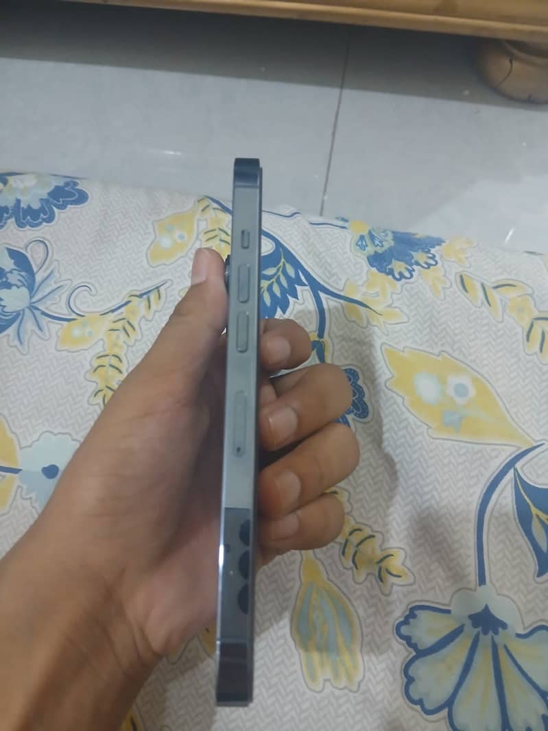 Apple iPhone 13 Pro 4