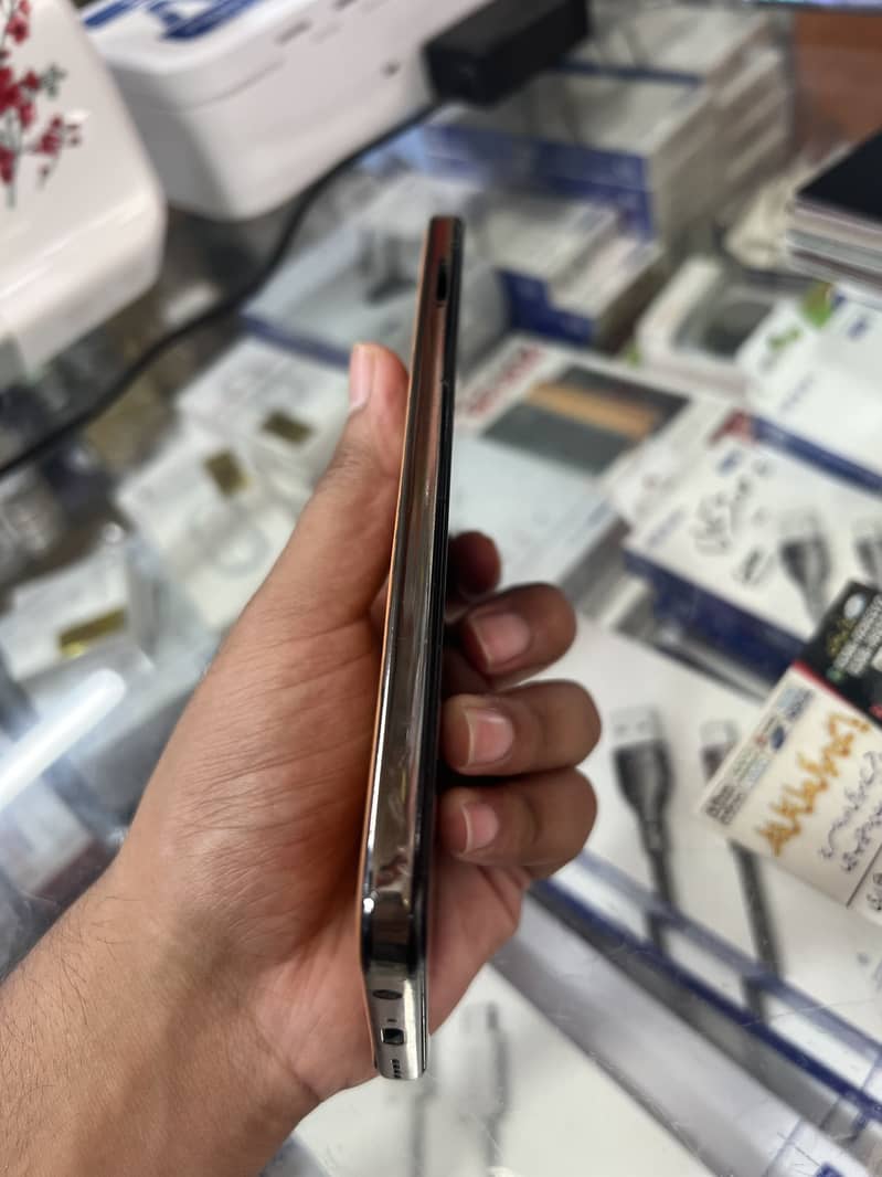 Infinix Zero X Pro 1