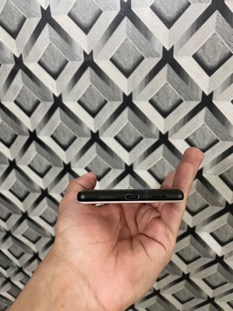 Google Pixel 6 4