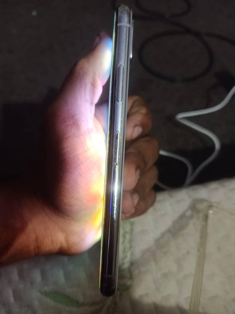 Apple iPhone X 3