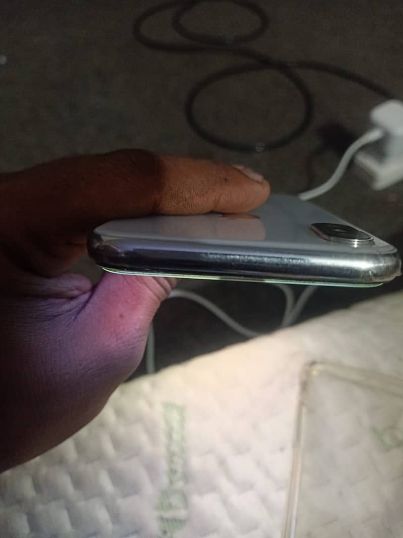 Apple iPhone X 5