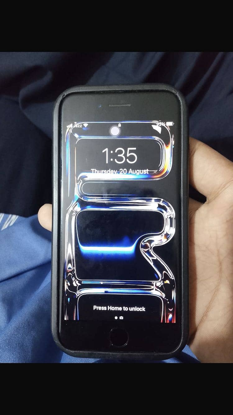 Apple iPhone 7 0