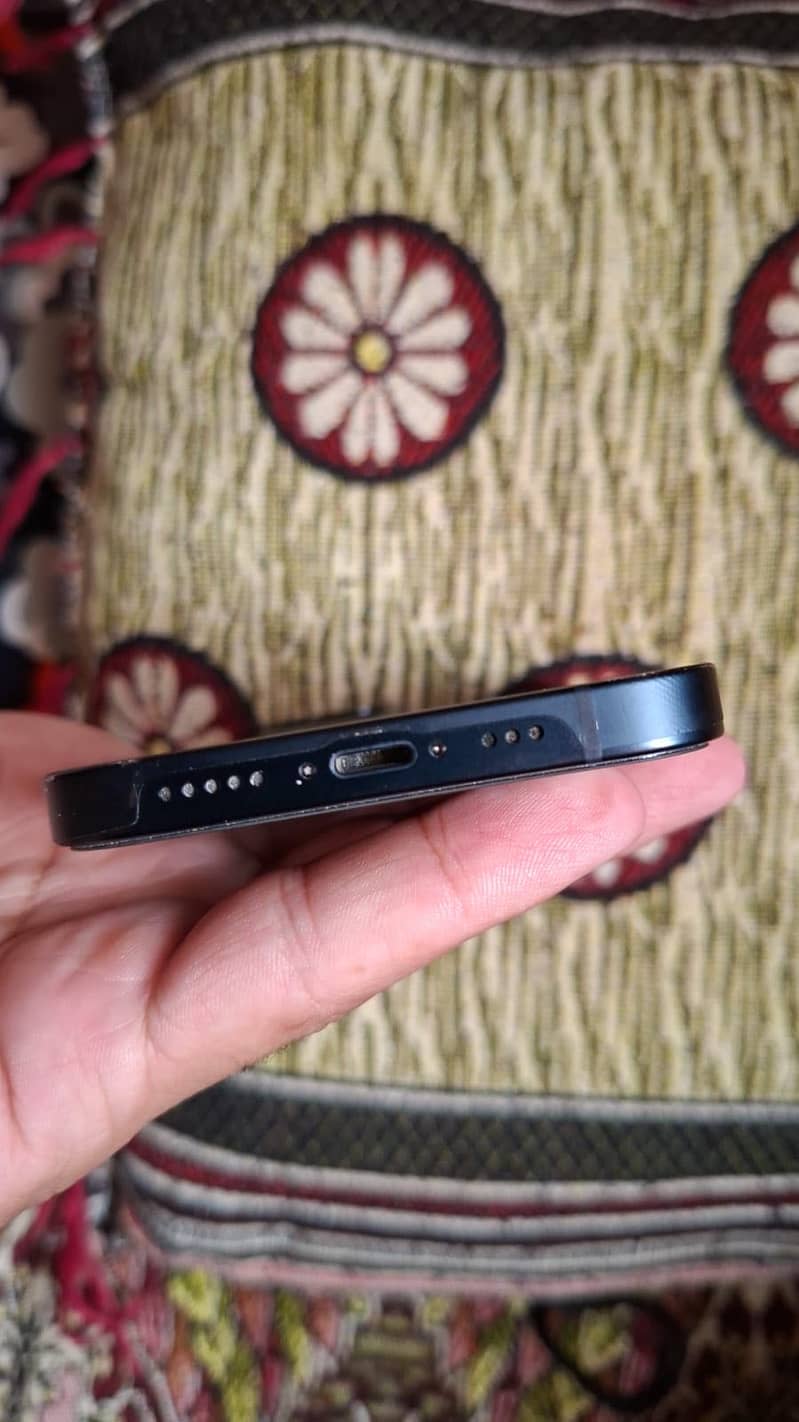 Apple iPhone 13 2