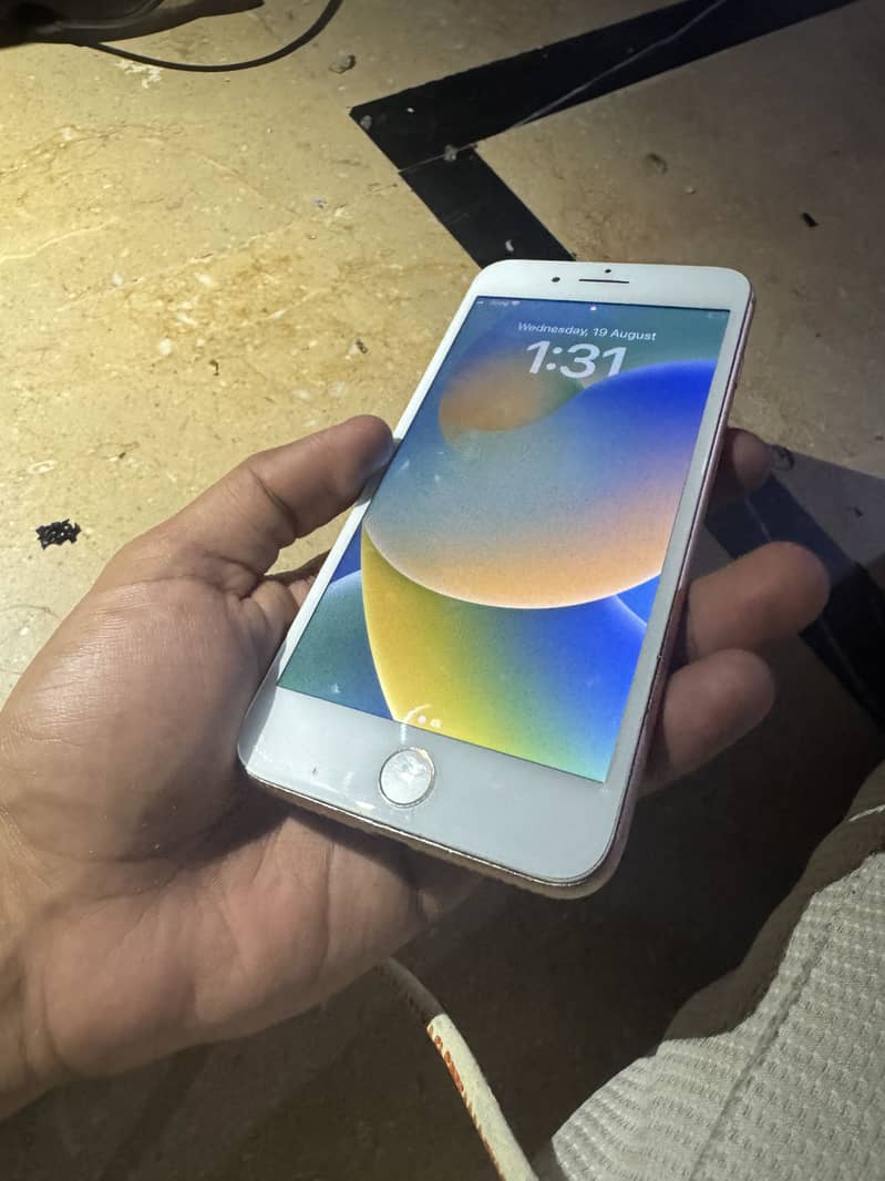 Apple iPhone 8 Plus 0