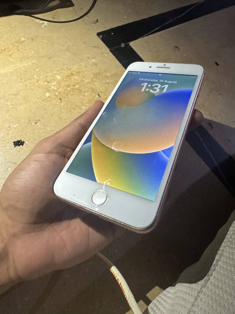Apple iPhone 8 Plus 1