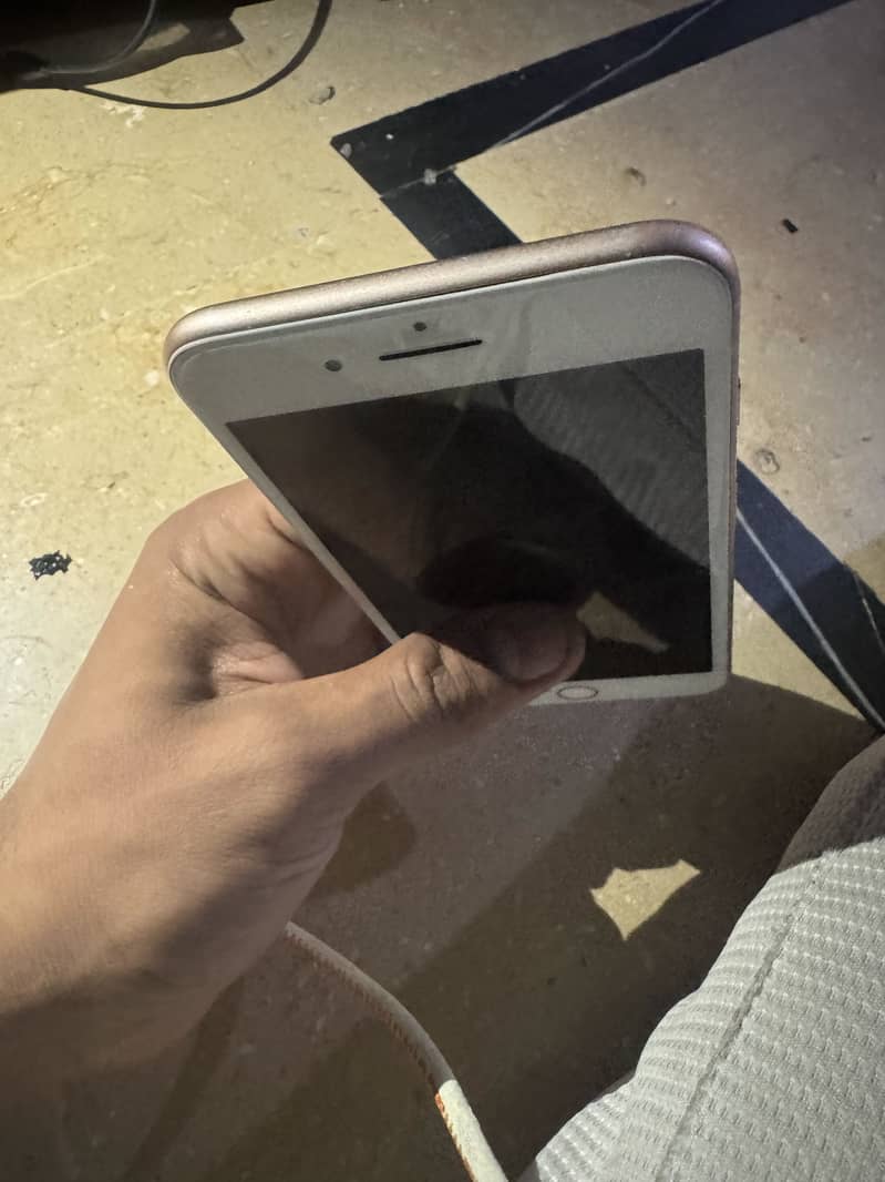 Apple iPhone 8 Plus 4