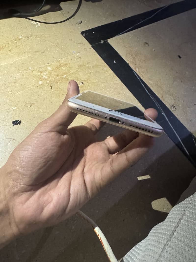 Apple iPhone 8 Plus 7