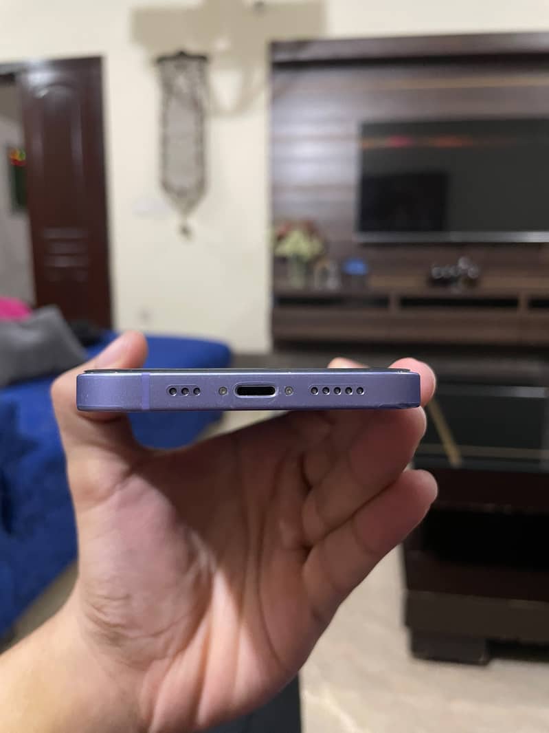 Apple iPhone 12 4