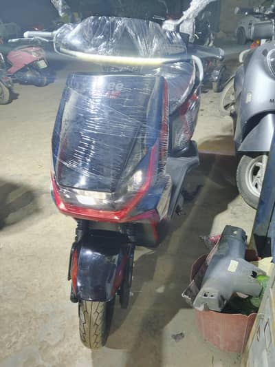 EVEE GENZ MODEL 1000 watt motor scooty contact at 0300 4142432