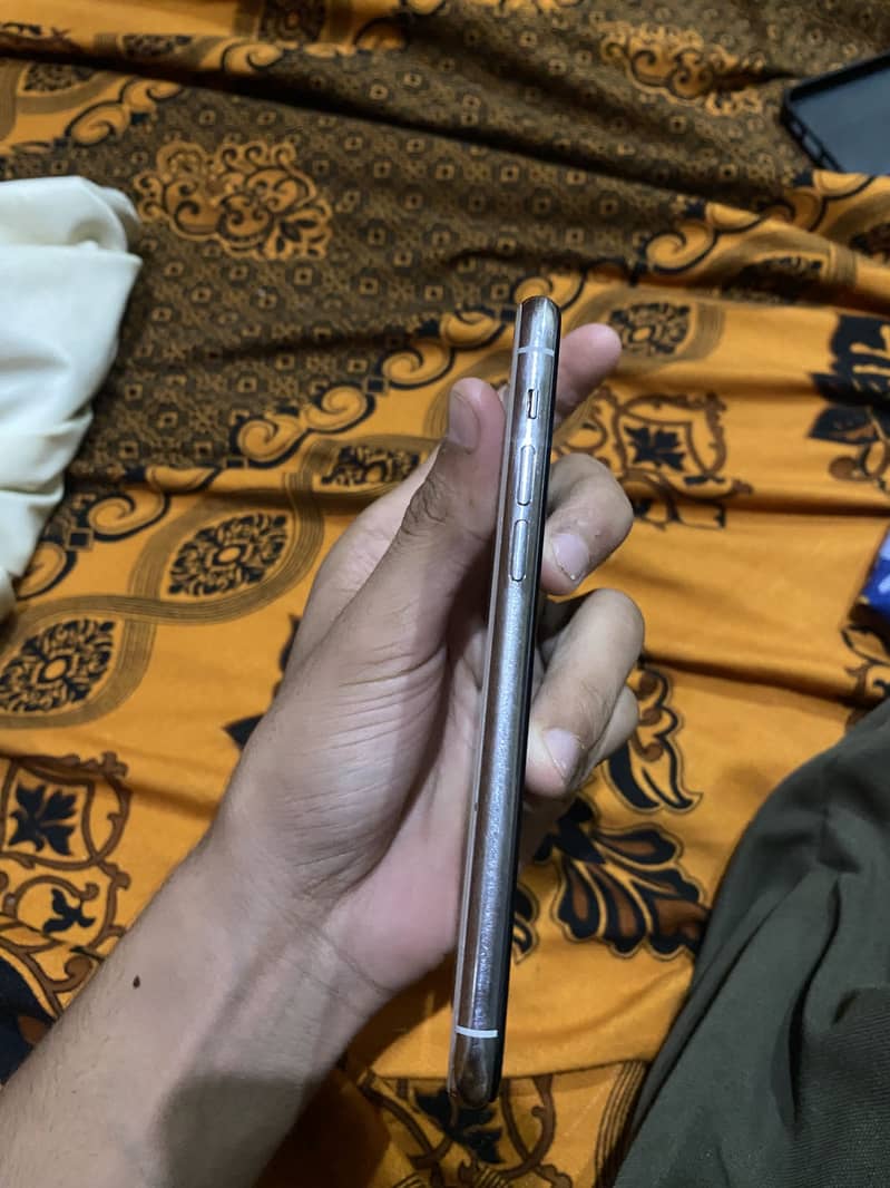 Apple iPhone 11 Pro 1