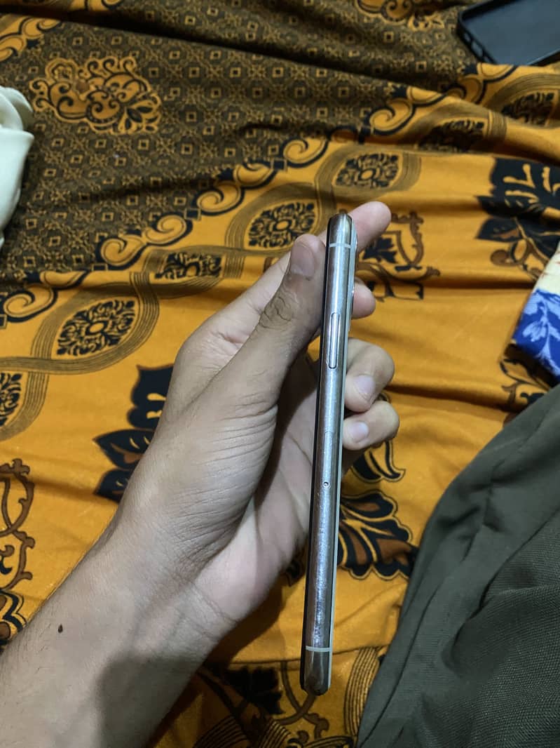 Apple iPhone 11 Pro 2