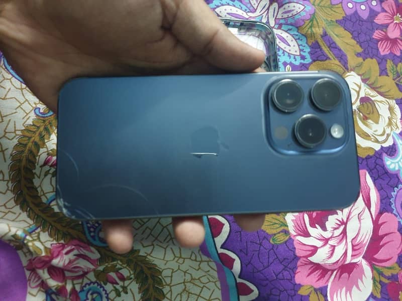 Apple iPhone 15 Pro 2