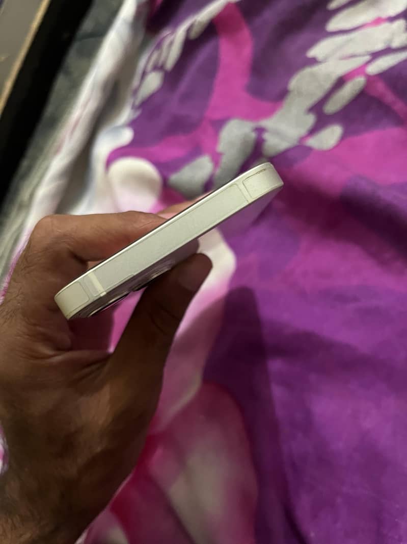 Apple iPhone 13 4