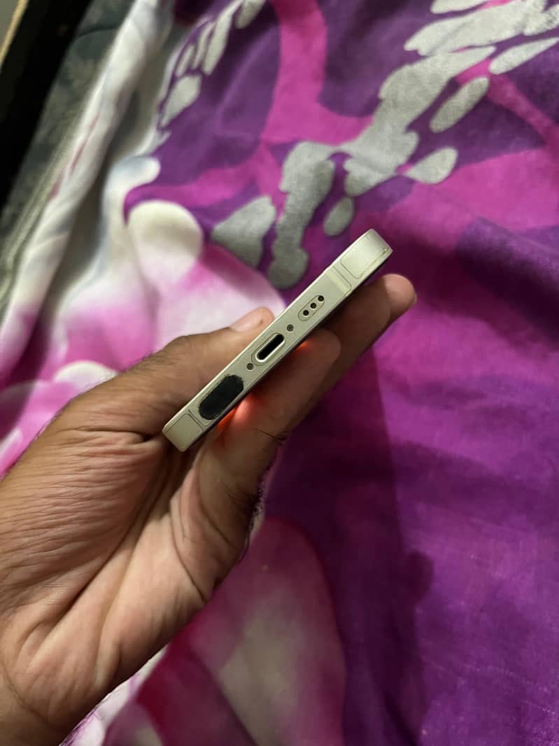 Apple iPhone 13 5