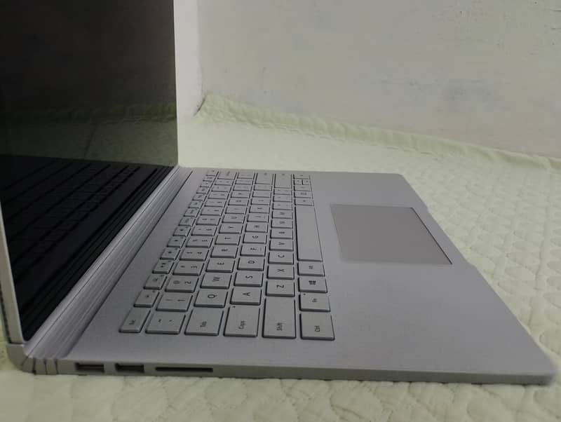Microsoft surface book 1 0