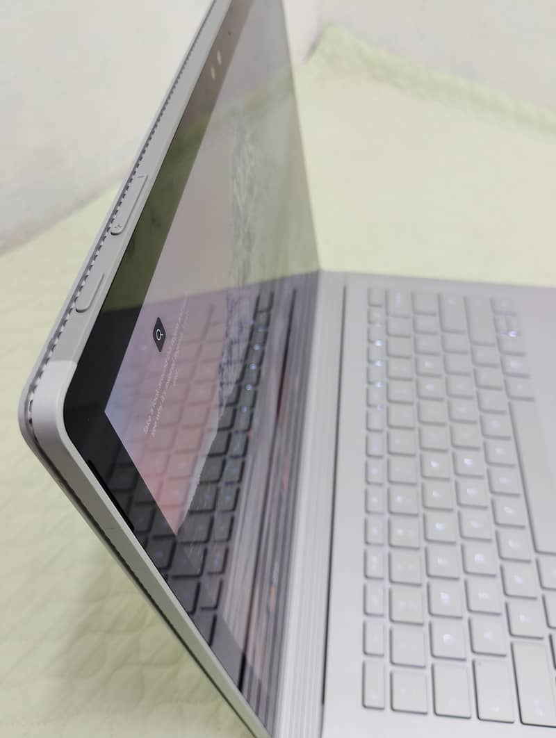 Microsoft surface book 1 5