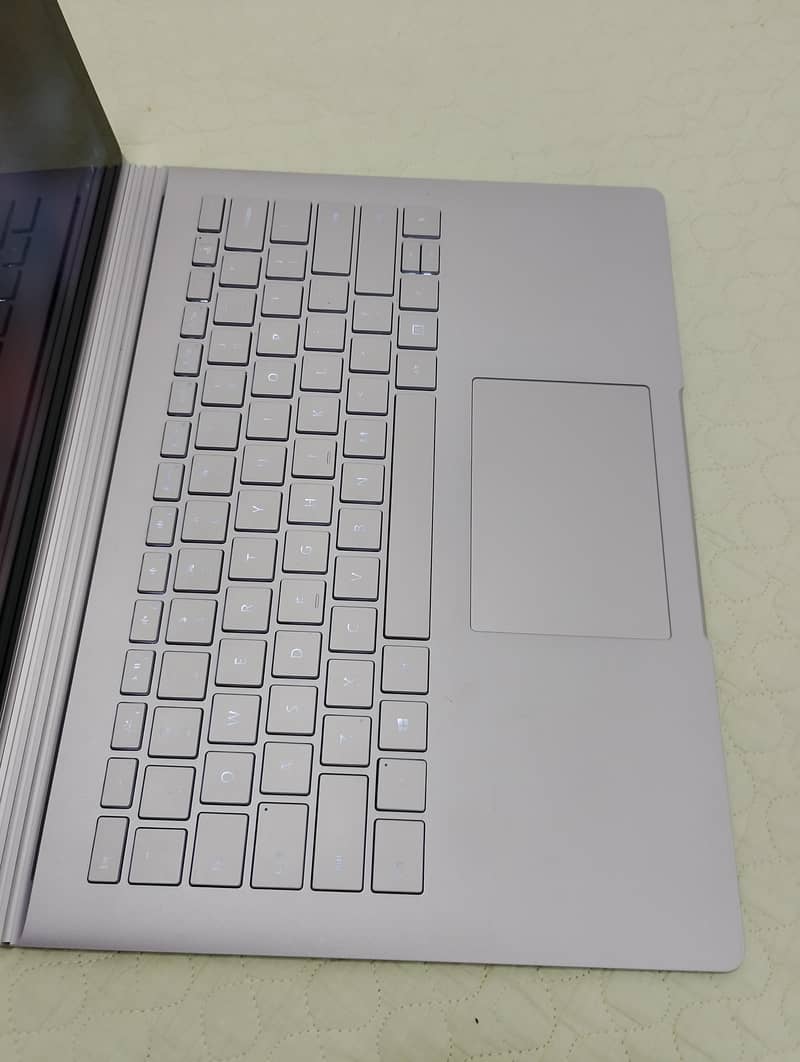 Microsoft surface book 1 6