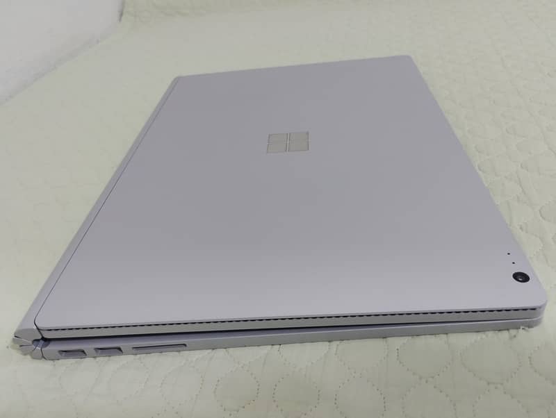 Microsoft surface book 1 8