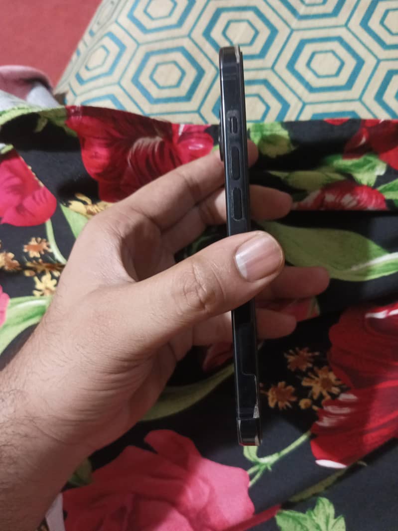 Apple iPhone 15 3