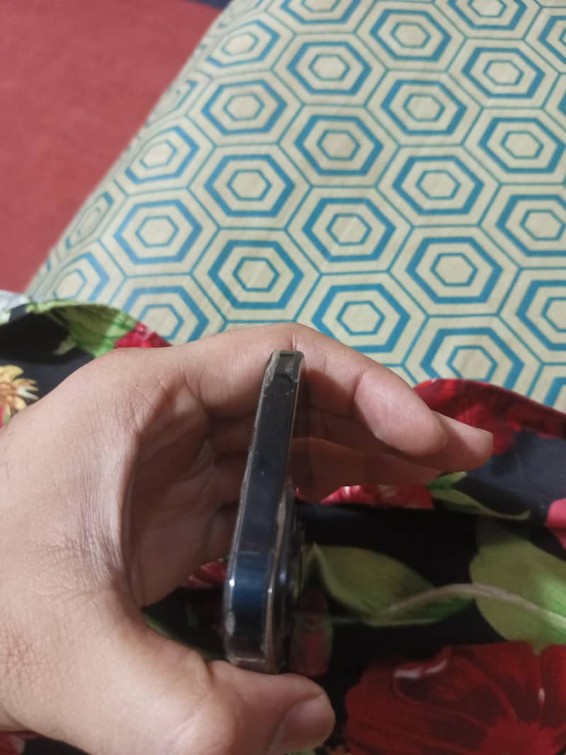 Apple iPhone 15 4