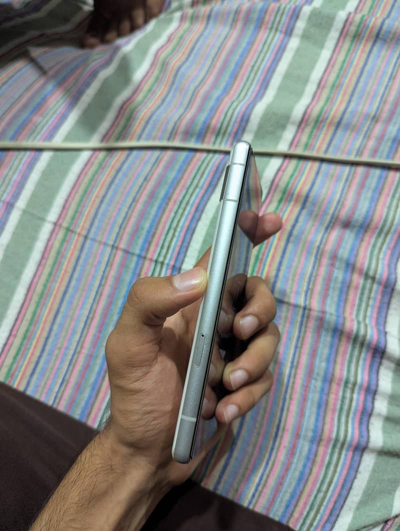 Google Pixel 7a 5