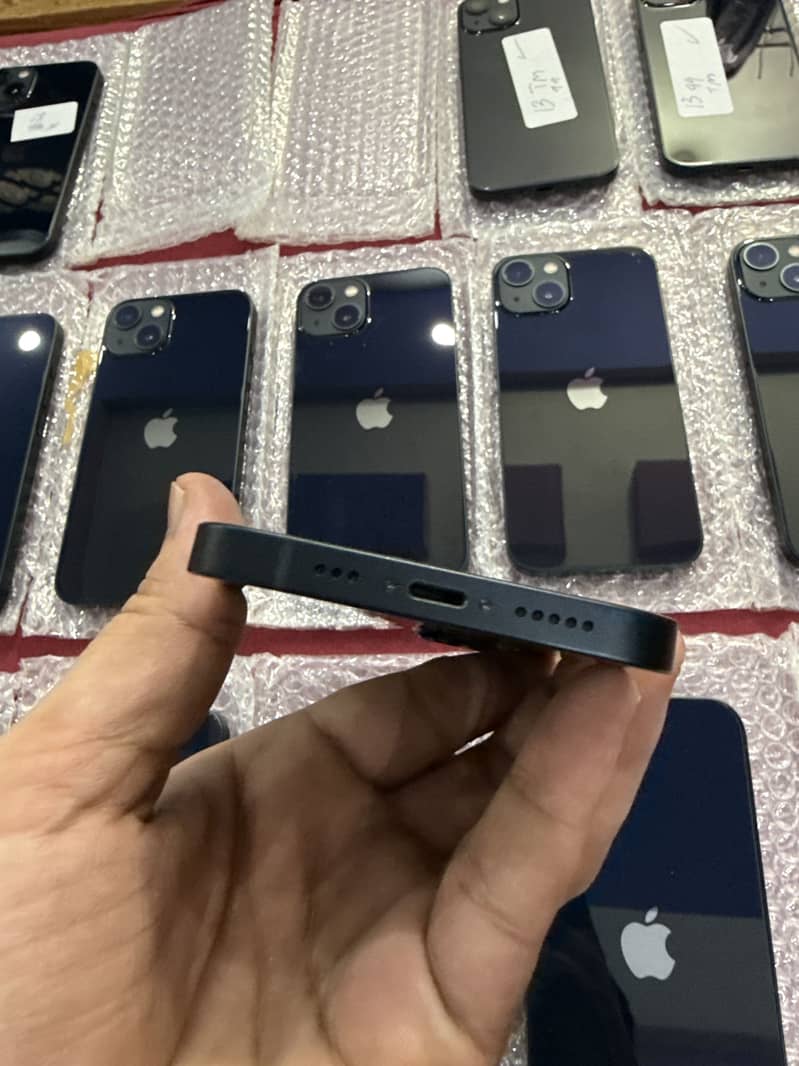 Apple iPhone 13 2