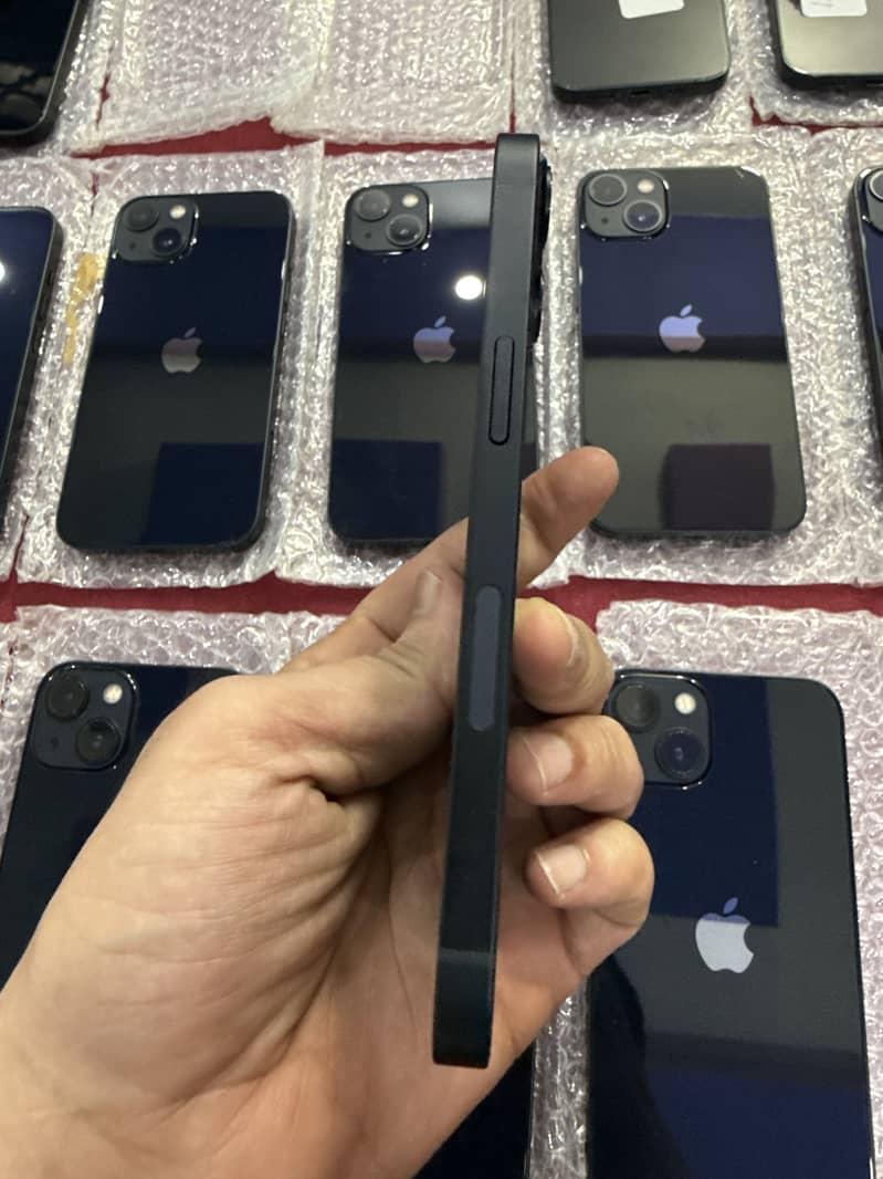 Apple iPhone 13 8