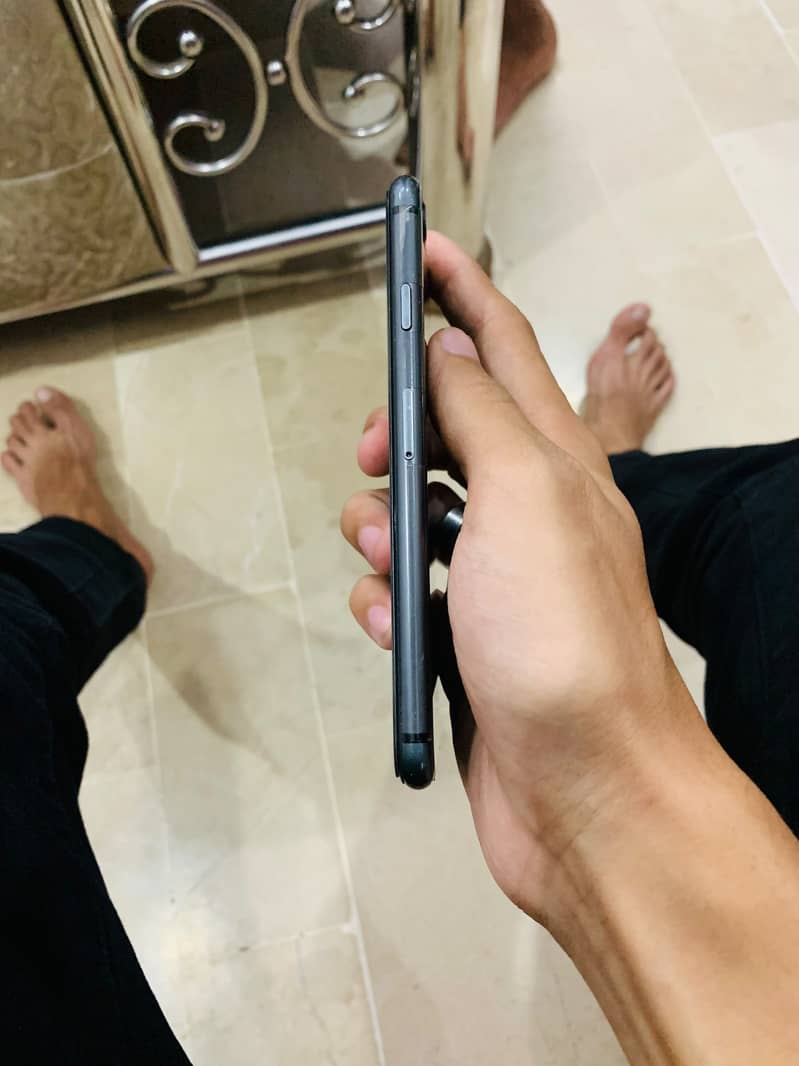 Apple iPhone 8 0