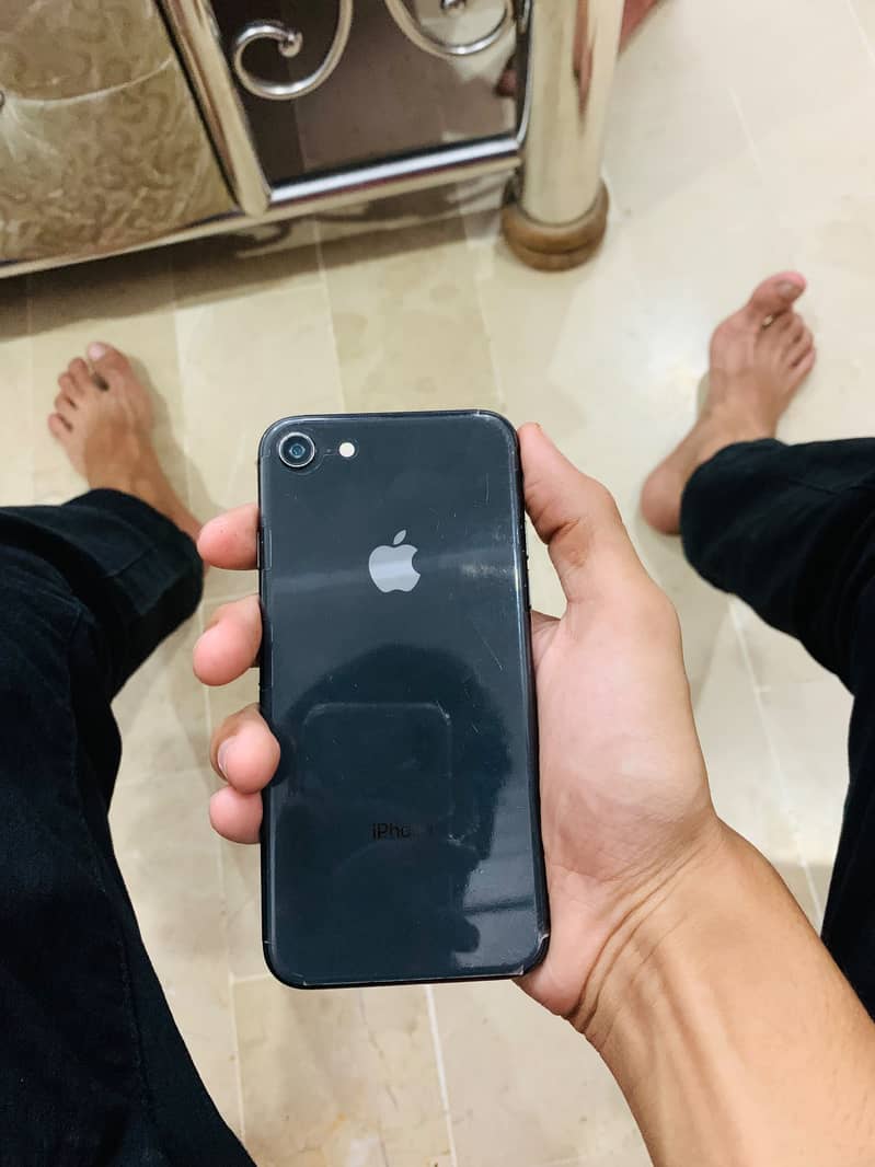 Apple iPhone 8 1