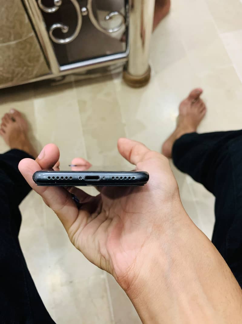 Apple iPhone 8 3