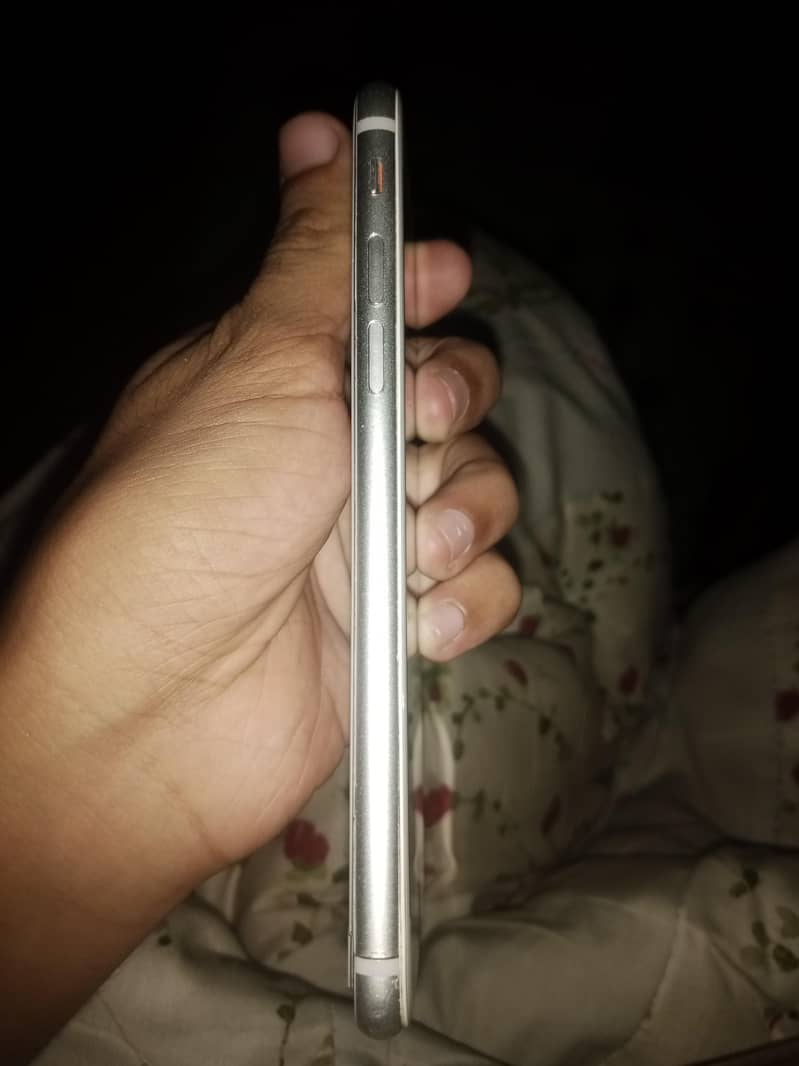 Apple iPhone 8 3
