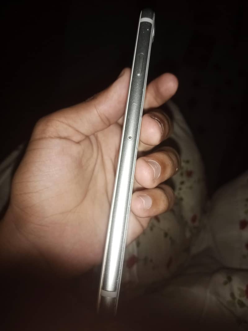 Apple iPhone 8 4