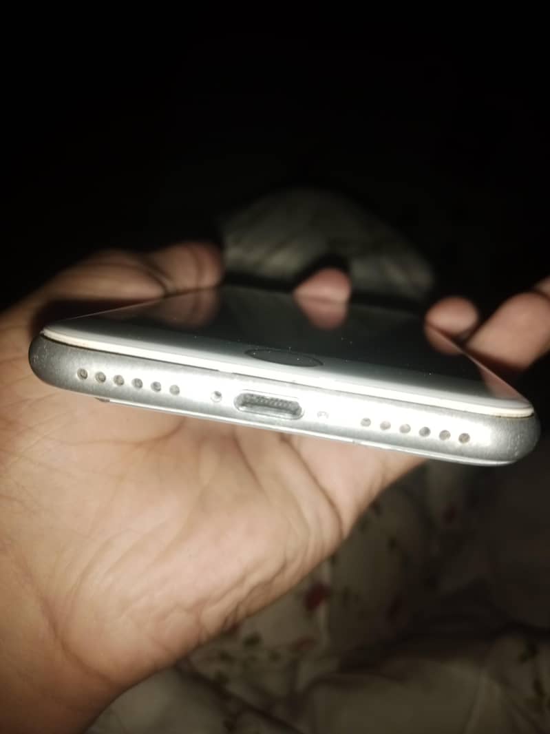 Apple iPhone 8 5