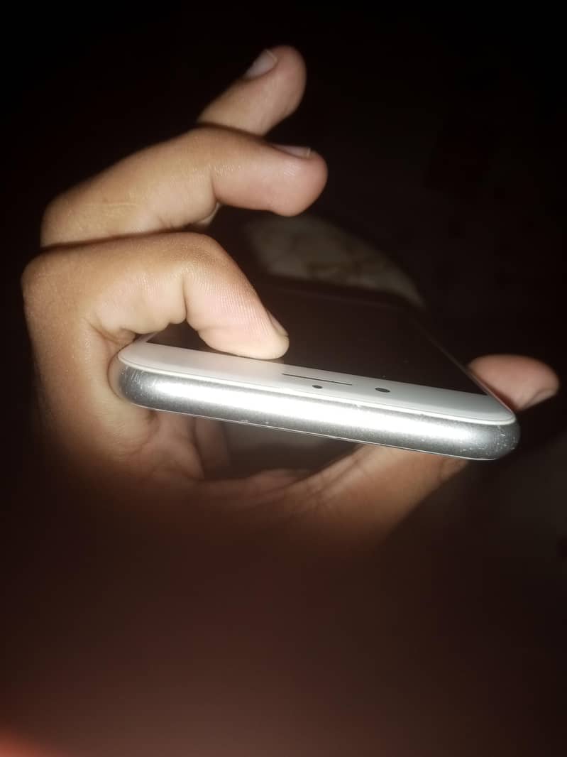 Apple iPhone 8 6