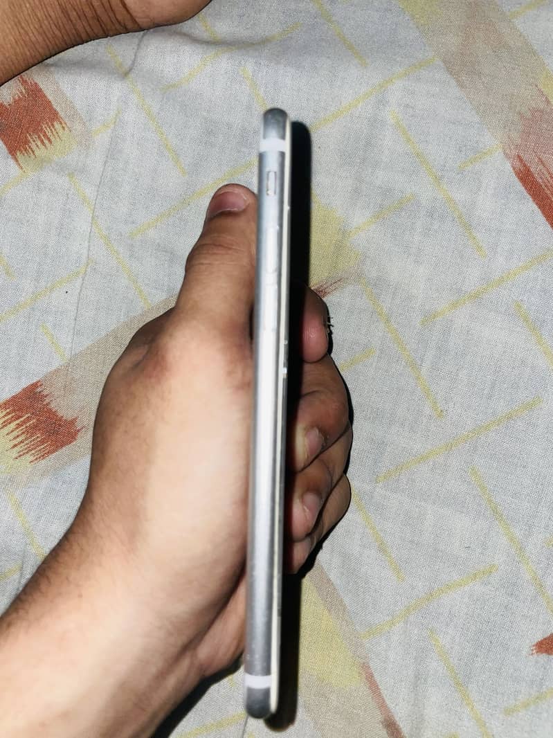 Apple iPhone 7 2