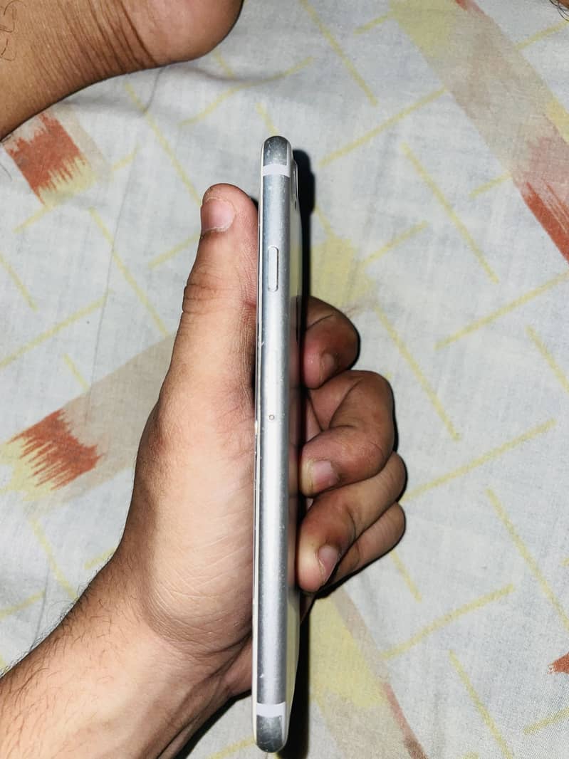 Apple iPhone 7 3