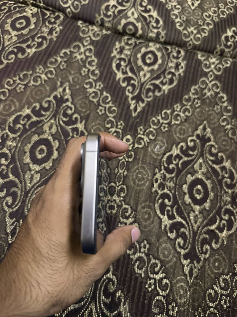 Apple iPhone 15 Pro Max 1