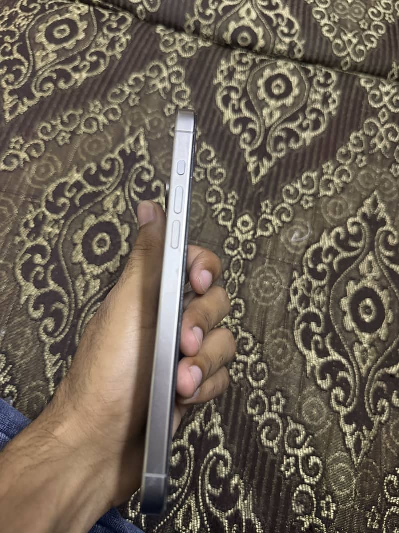 Apple iPhone 15 Pro Max 6