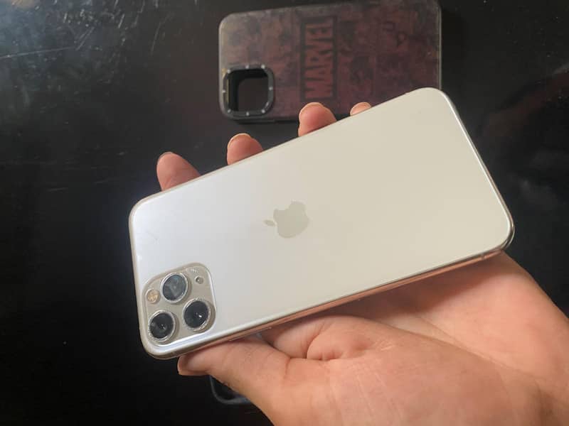 IPhone 11 Pro 4