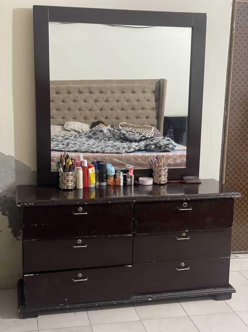 Dressing Table 0