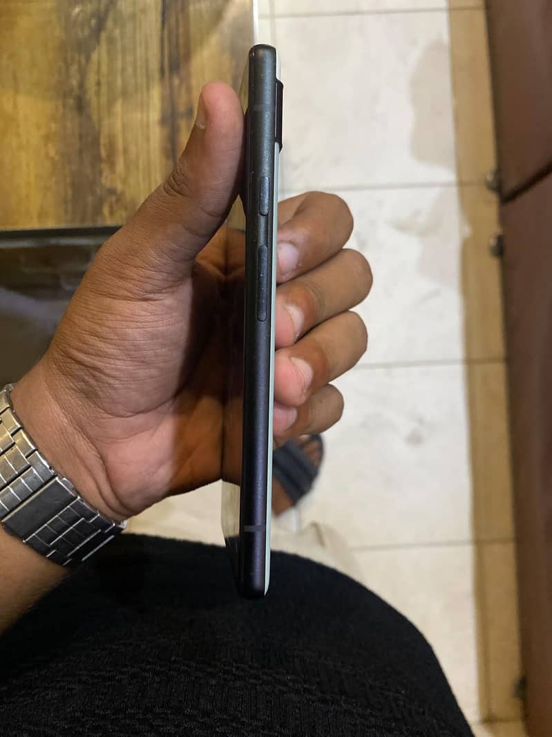 Google pixel 6A 4
